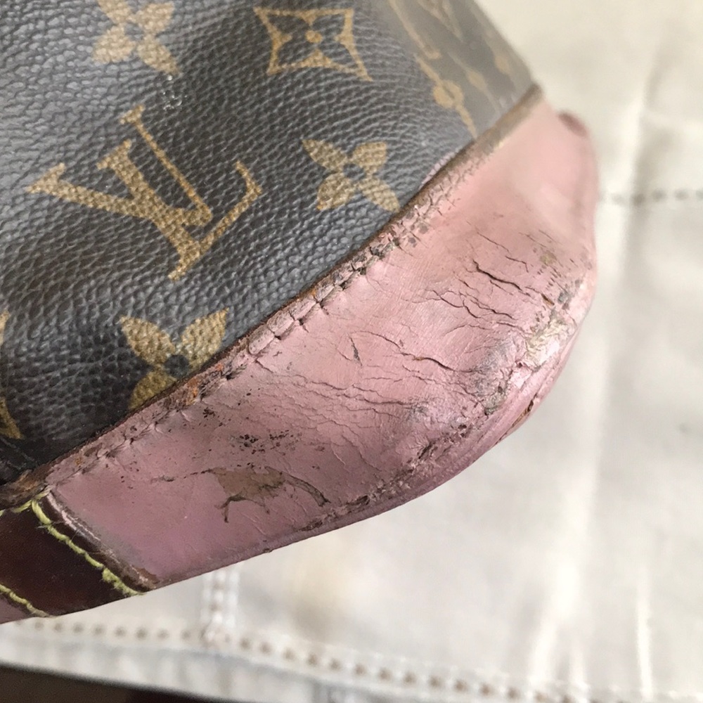 Louis Vuitton alma handbag - Picture 7 of 11